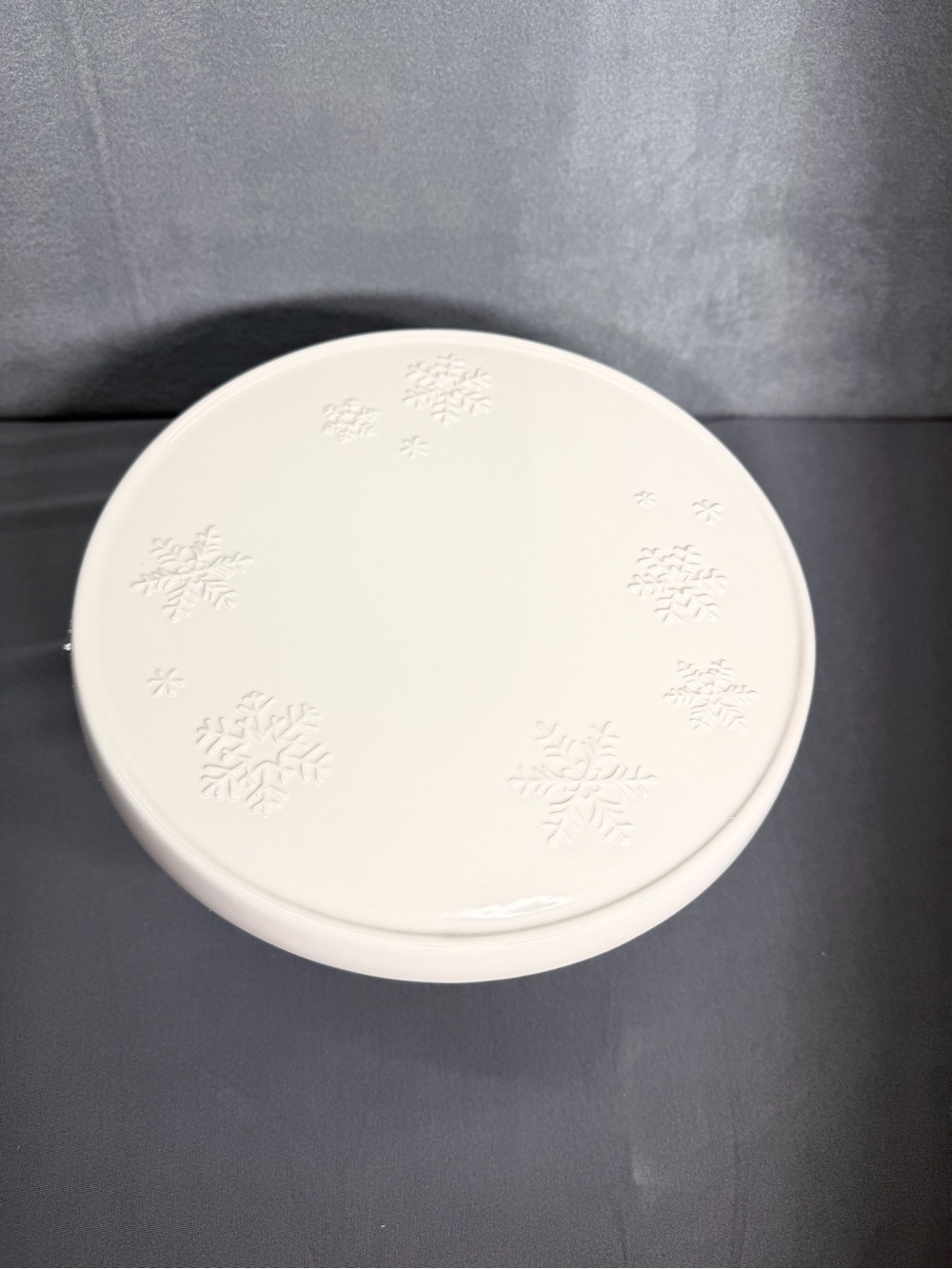 Hallmark Christmas Holiday Snowflake Pedestal Cake Stand New In The Box
